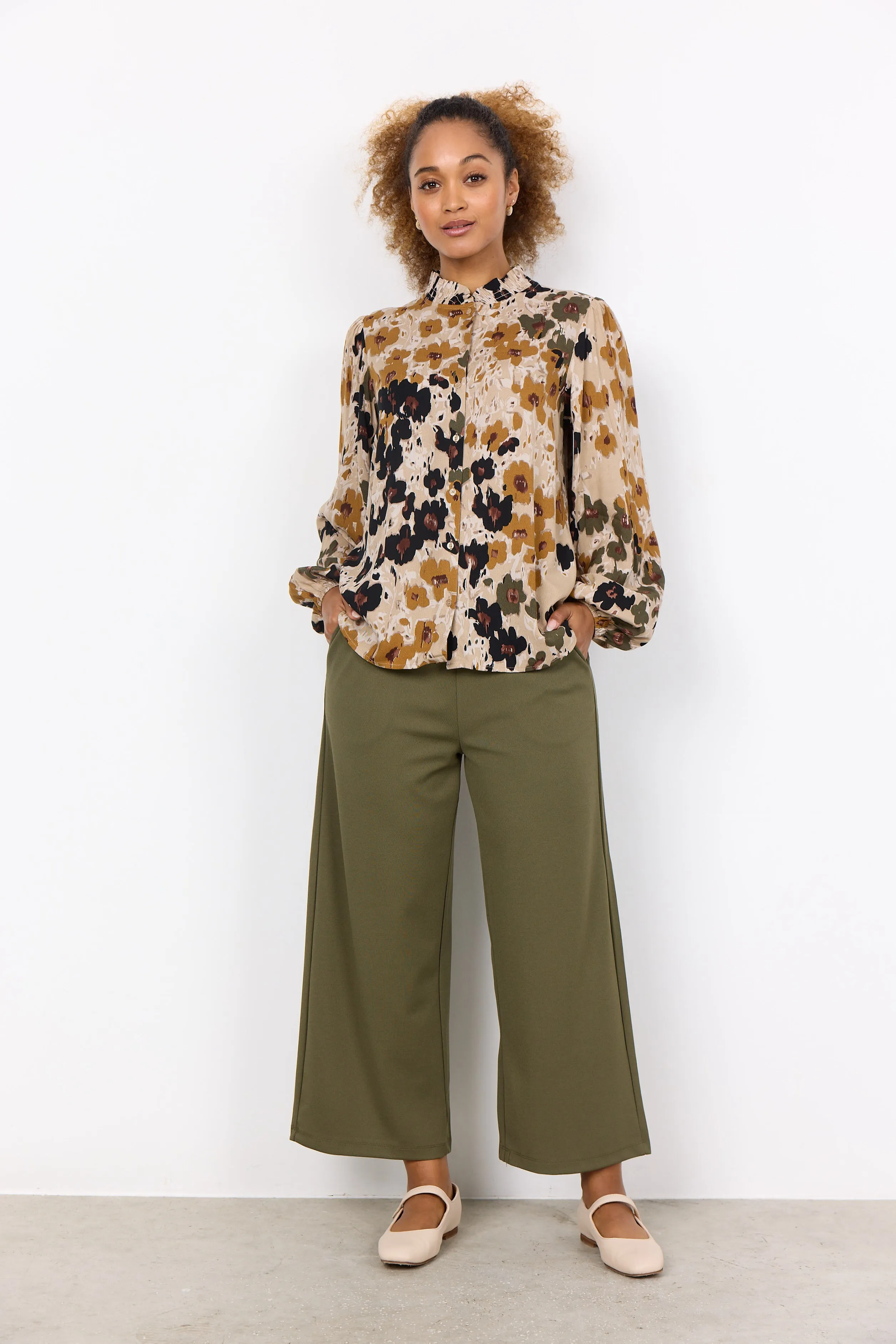 FLORAL SHIRRED COLLAR BLOUSE